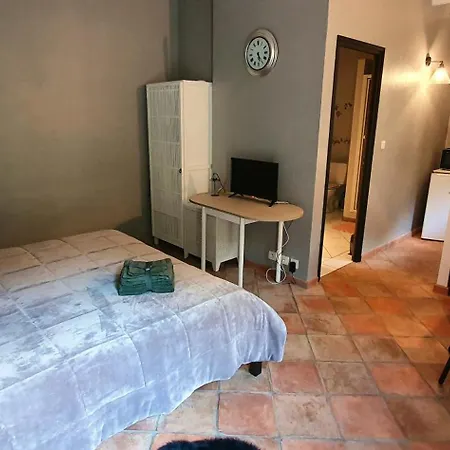 Maison Charmante A Avec Piscine Et Jardin Holiday home