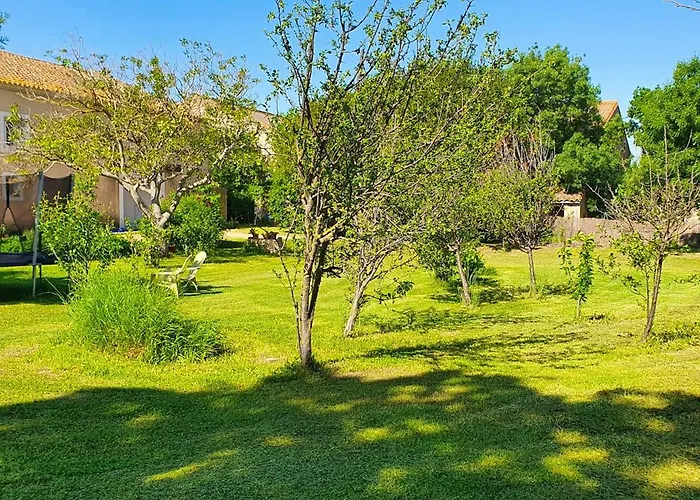 Maison Charmante A Avec Piscine Et Jardin Holiday home *