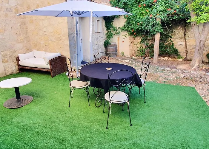 Maison Charmante A Avec Piscine Et Jardin